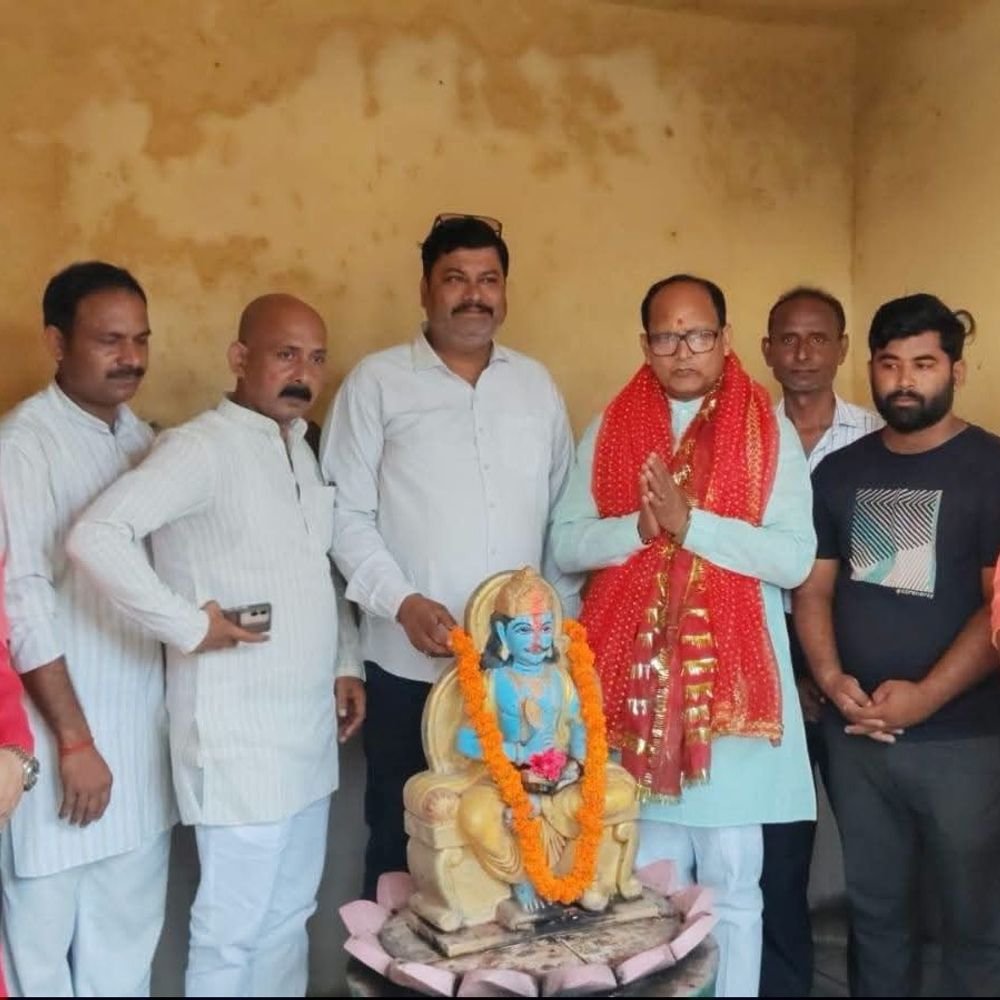 भाजपा क्षेत्रीय महामंत्री ने किया भगवान चित्रगुप्त का पूजन:संतकबीरनगर में कायस्थ समाज ने किया स्वागत, कार्यकर्ताओं से संगठन मजबूत करने का आह्वान