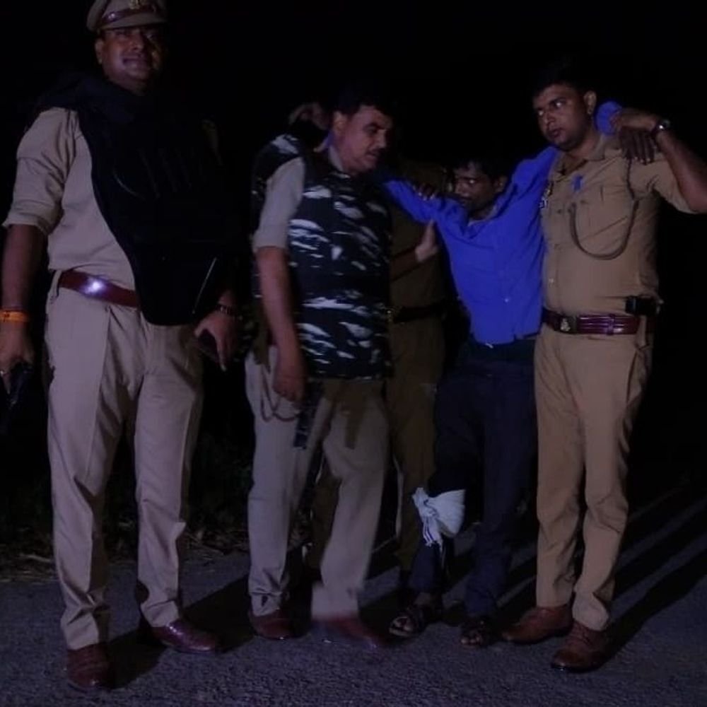 घाटमपुर में तार चोर गिरोह से पुलिस की मुठभेड़:एक बदमाश के पैर में लगी गोली, लूट- चोरी समेत 10 मुकदमे दर्ज