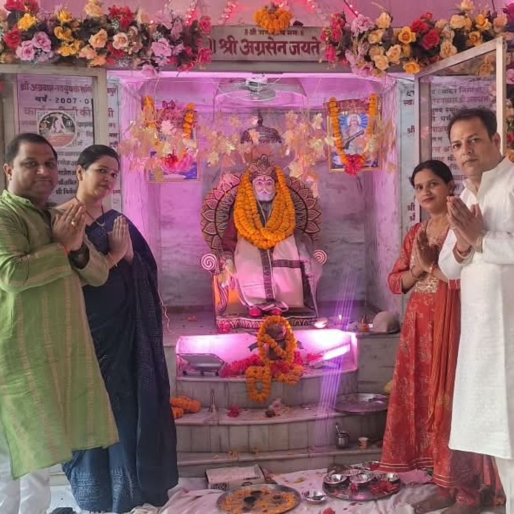 अग्रवाल समाज ने महाराजा अग्रसेन और महालक्ष्मी की पूजा की:बेलतर के अग्रसेन भवन में जुटे समाज के लोग, सुख-समृद्धि की कामना की