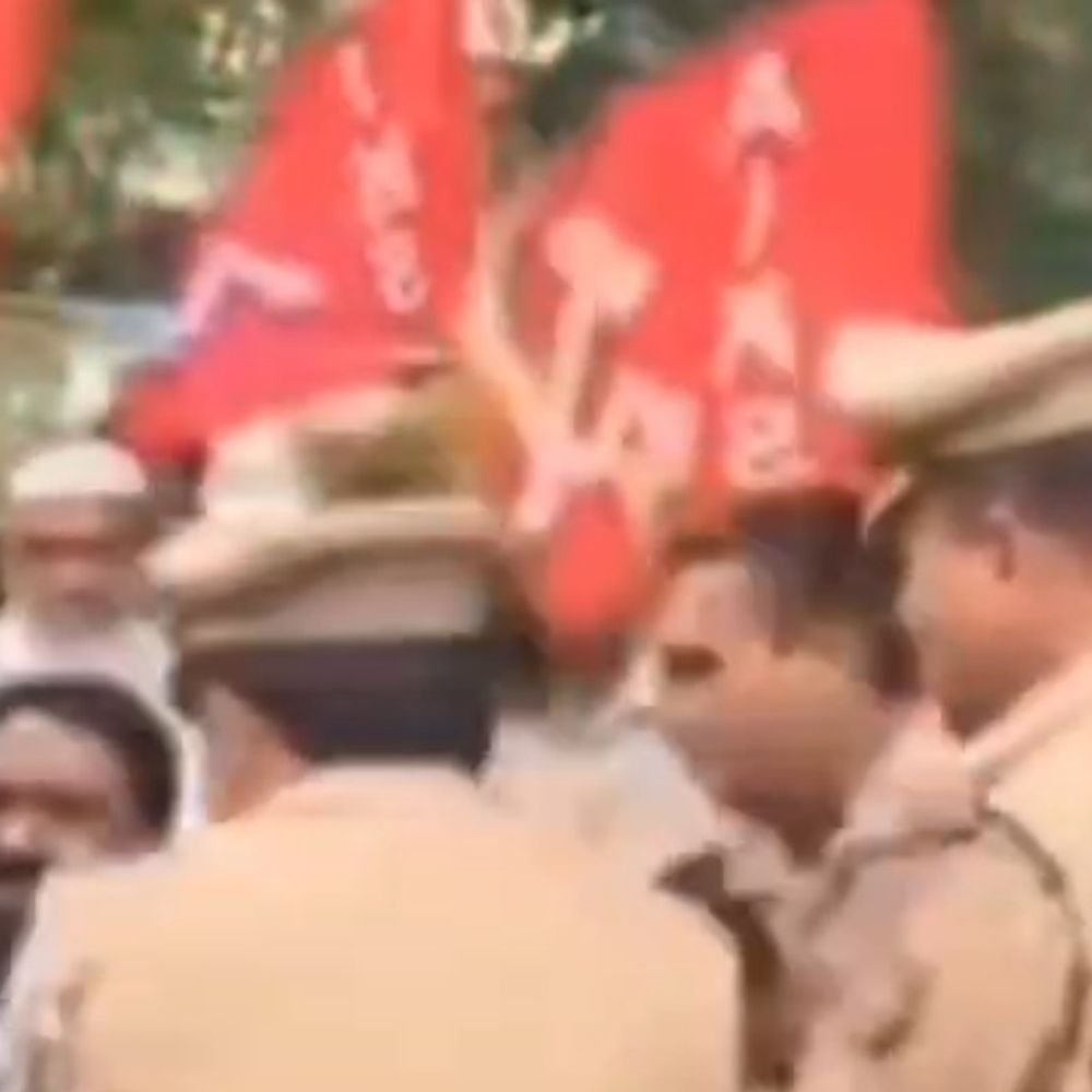 ज्ञानेश कुमार का पुतला फूंकने से पुलिस ने रोका:मजदूरों-किसानों ने सरकार की नीतियों और बेरोजगारी के खिलाफ निकाला संयुक्त मार्च