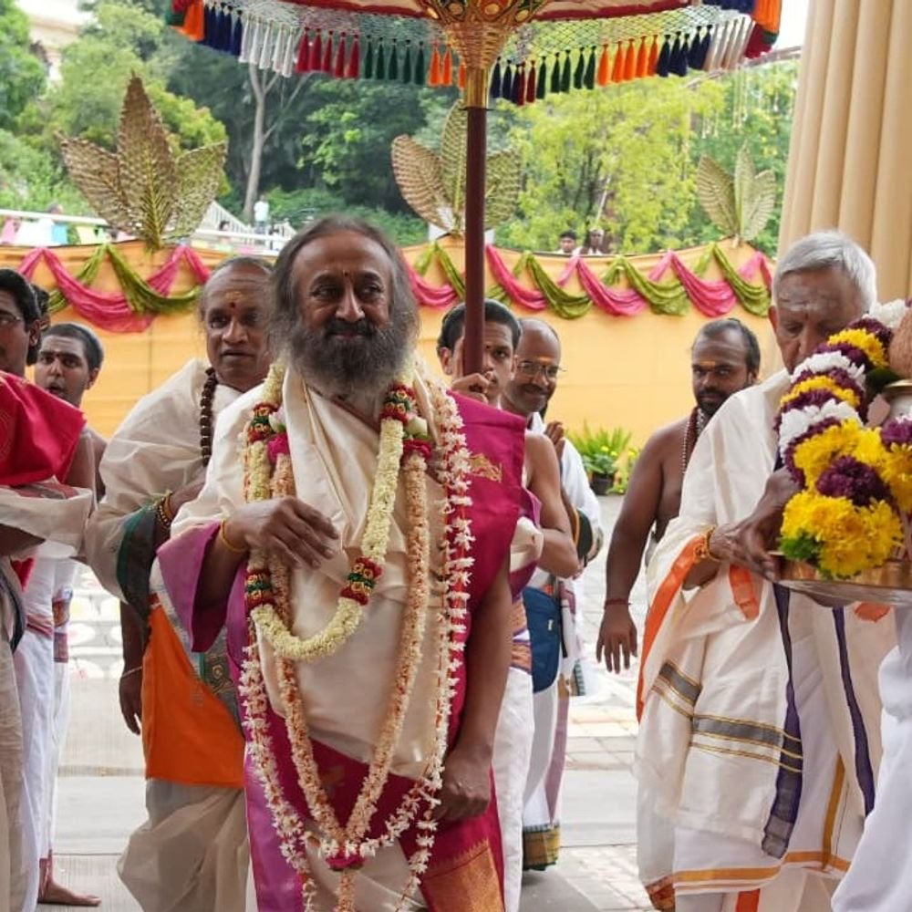 आर्ट ऑफ लिविंग में नवरात्रि महोत्सव:मेरठ के साधकों ने साझा किए, मौन साधना ध्यान के दिव्य अनुभव