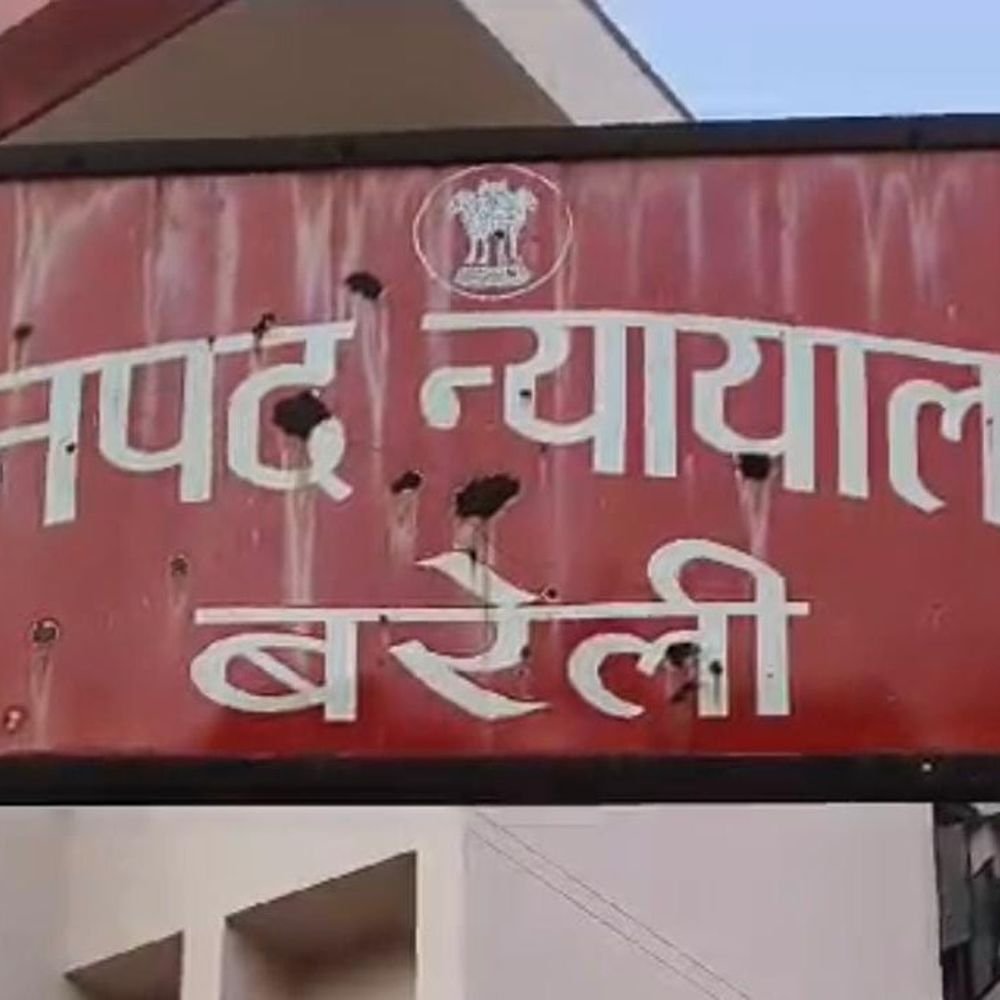 बरेली कोर्ट में पेशी के दौरान शातिर बंदी फरार:एसएसपी की बड़ी कार्रवाई, एसआई सहित आठ पुलिसकर्मी सस्पेंड, 9 पर एफआईआर