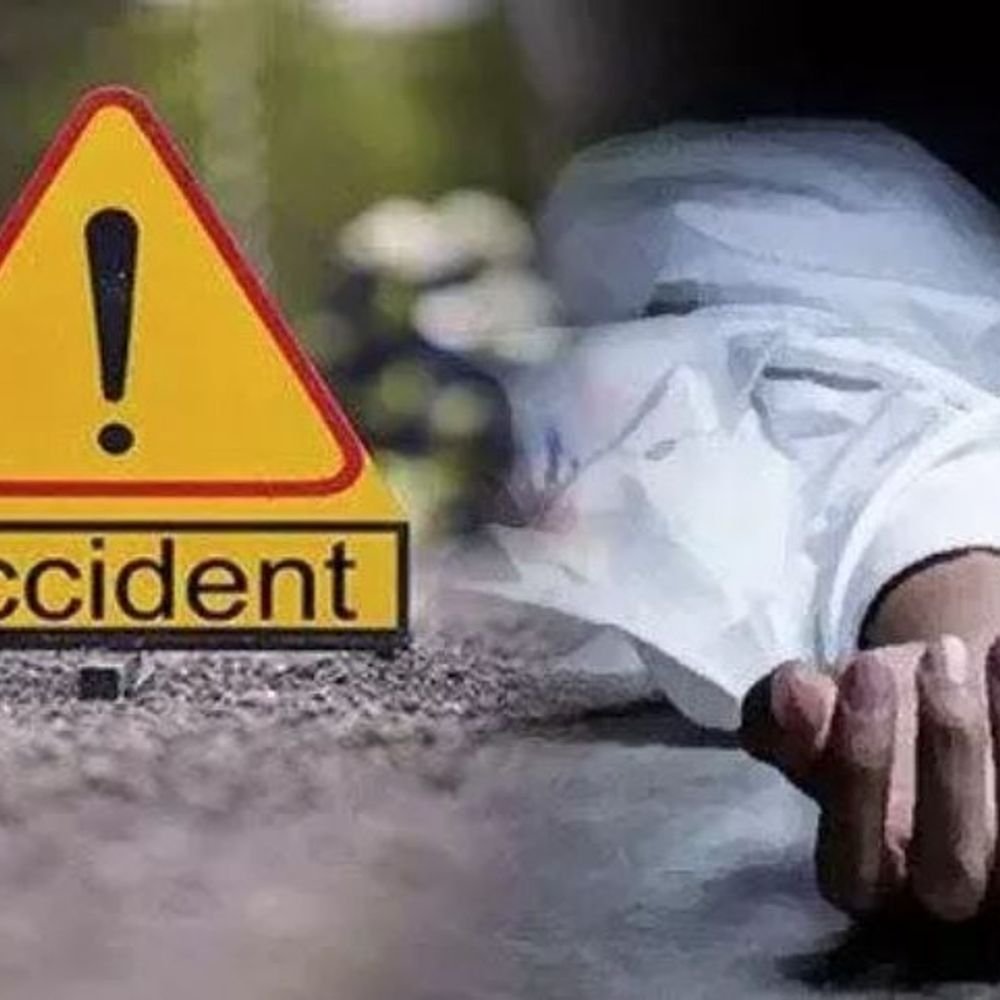 मथुरा में बाइक पेड़ से टकराई, दो युवकों की मौत:बलदेव पुलिस ने शव पोस्टमार्टम के लिए मोर्चरी भेजे, परिजनों को दी सूचना
