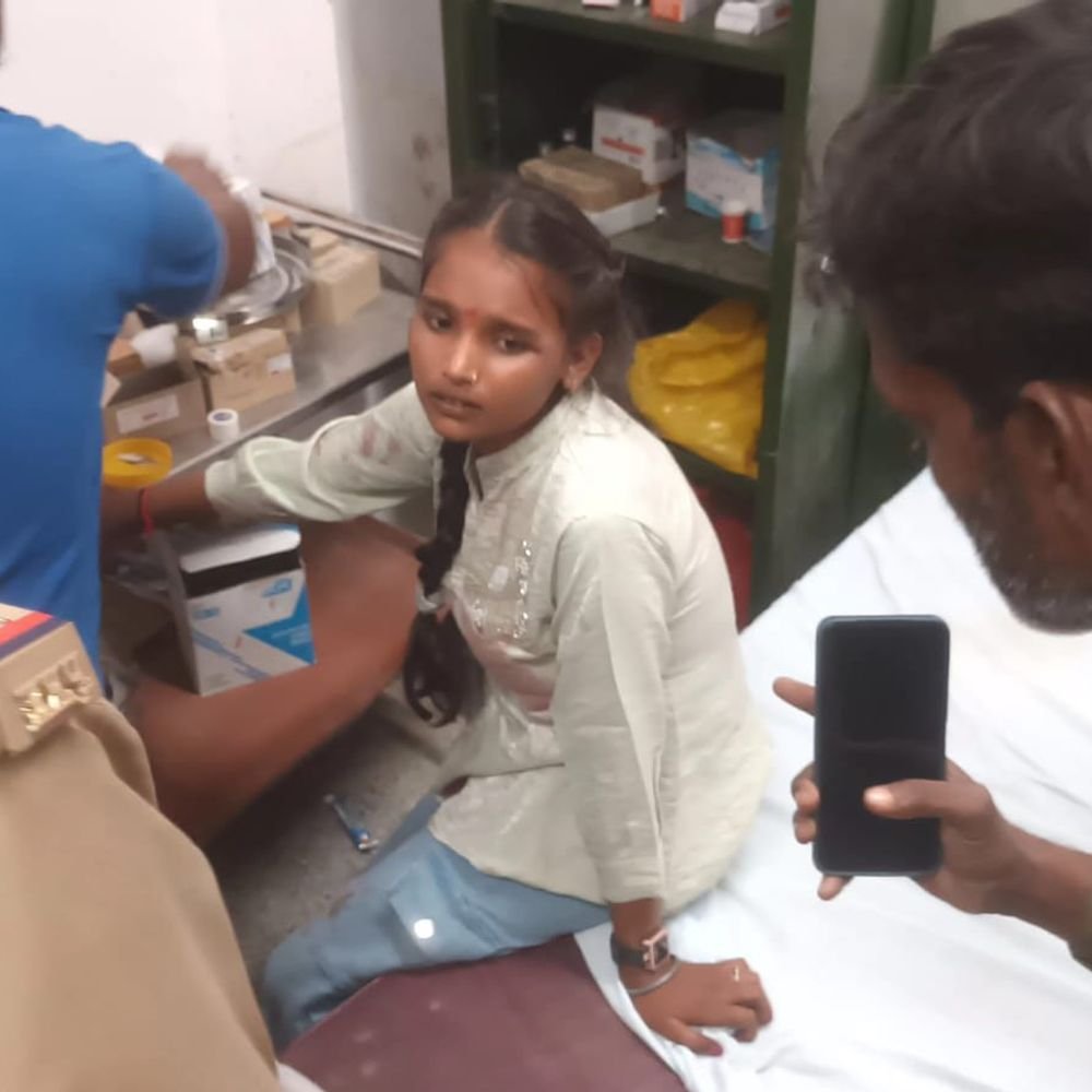 कन्नौज में ई-रिक्शा और ट्रैक्टर की टक्कर, 1दर्जन घायल:सकतपुर रोड पर हुआ हादसा, बच्चों का मुंडन कराकर लौट रहा था परिवार, दंपती की हालत गंभीर; मेडिकल कॉलेज रेफर