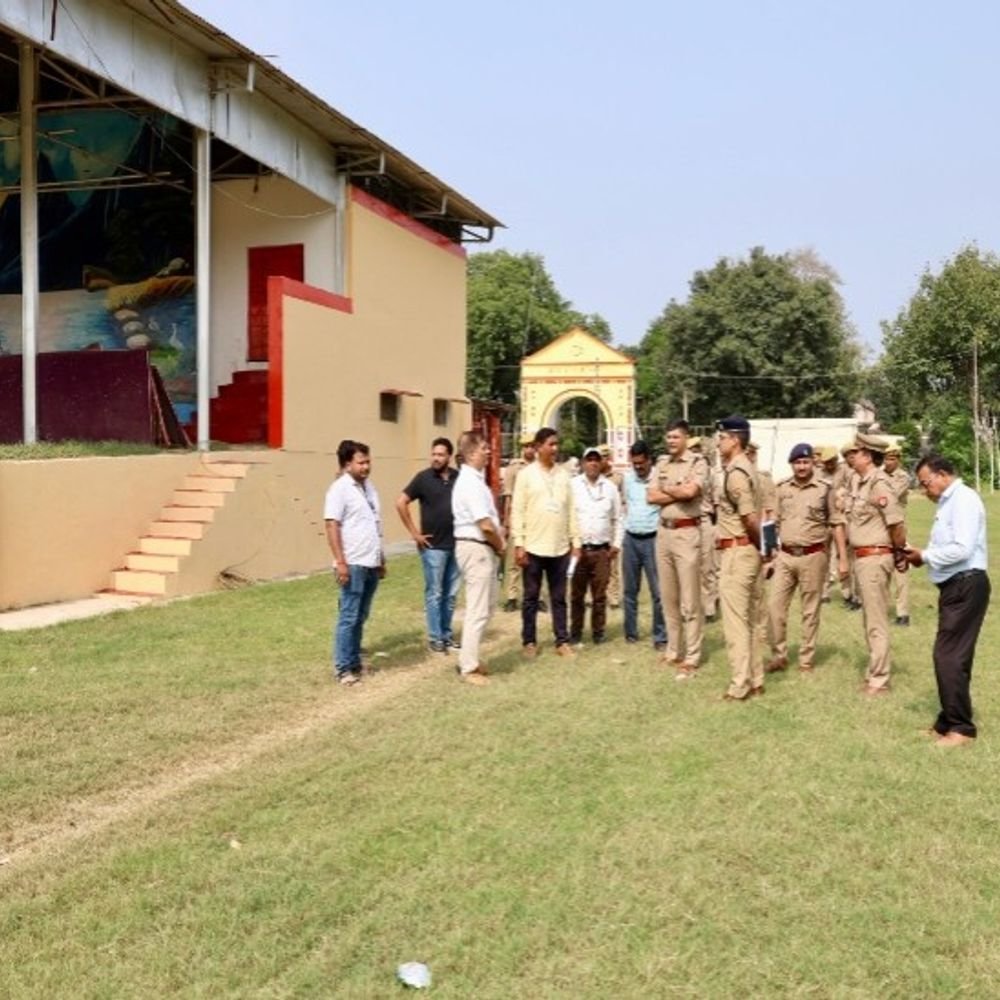 शाहजहांपुर एसपी ने रामलीला मैदान का निरीक्षण किया:आगामी कार्यक्रम के लिए सुरक्षा, भीड़ नियंत्रण और यातायात व्यवस्था पर दिए निर्देश