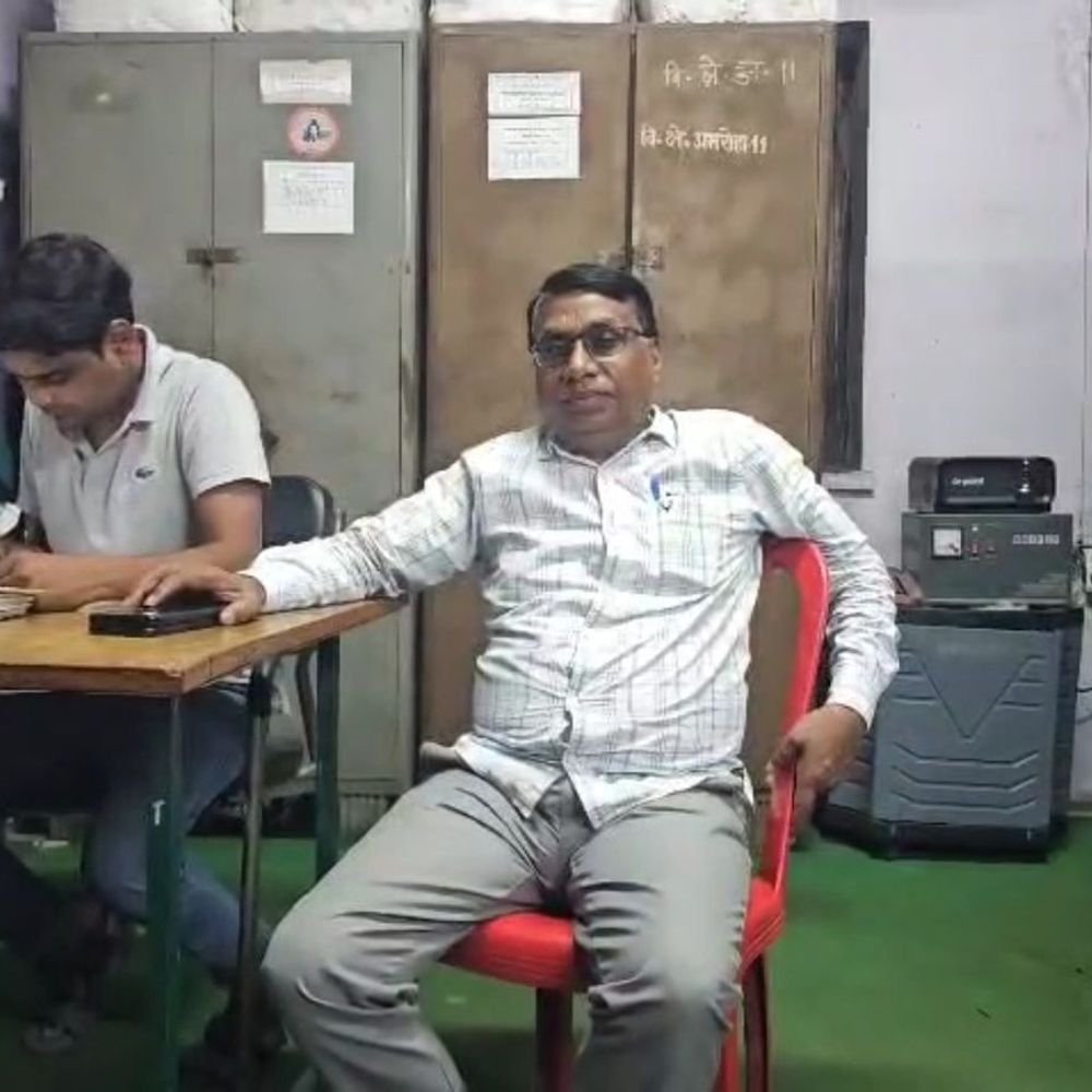 अमरोहा में जेई निलंबित:रिश्वत और फाइल गायब करने के आरोप, पहले भी विजिलेंस ने पकड़ा था