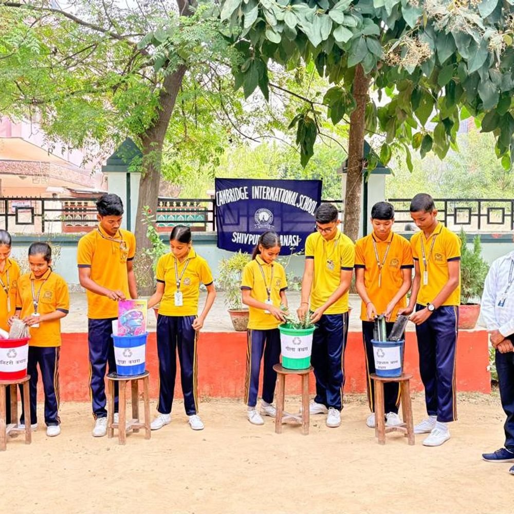 वाराणसी के स्कूल में ई-कचरा संग्रह अभियान:विद्यार्थियों को कचरा पृथक्करण और सुरक्षित निस्तारण की जानकारी दी