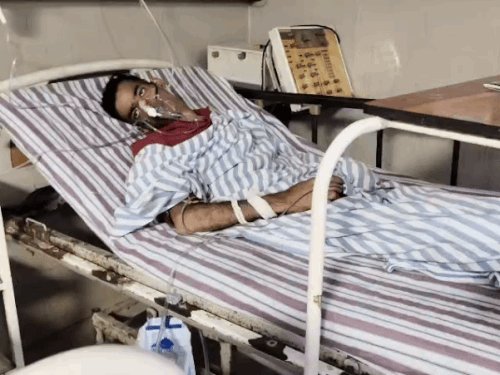 तंगी से जूझ रहे युवक ने परिवार सहित खाया जहर:खुद जहर पीकर पत्नी-बेटियों को भी पिलाया, लोगों में आवास-विकास परिषद को लेकर आक्रोश