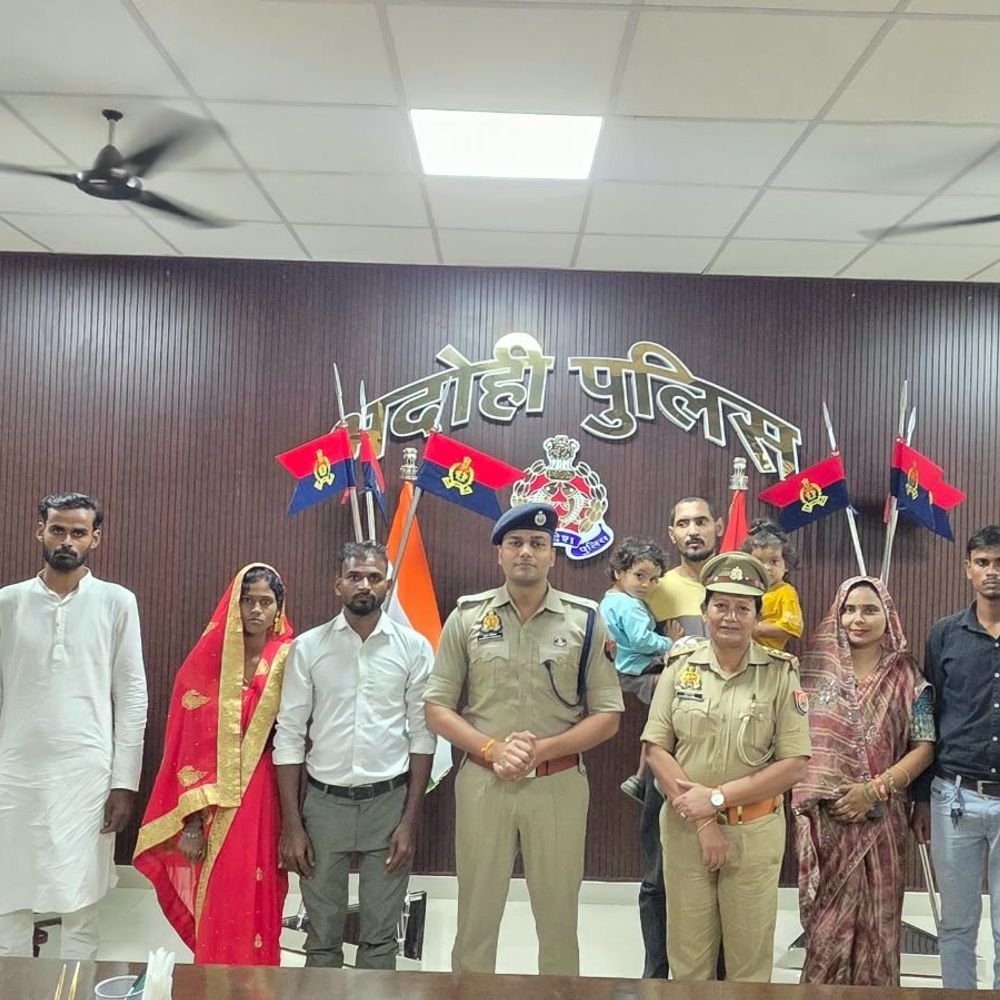35 दंपत्तियों को सुलह-समझौते के बाद सम्मानित किया गया:भदोही में मिशन शक्ति के तहत पुलिस ने लिया फीडबैक