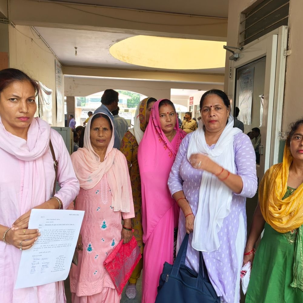 बीएलओ को नहीं मिला 3-माह से एसआईआर ड्यूटी का मानदेय:शामली डीएम से संपूर्ण समाधान दिवस में भुगतान की मांग