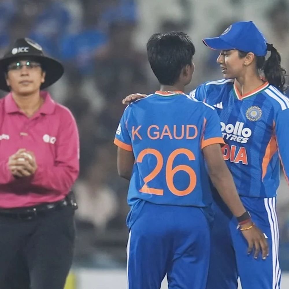 विमेंस T20I रैंकिंग में भारतीय स्पिनर्स को फायदा:श्री चरणी पहले, दीप्ति दूसरे नंबर पर कायम; नंदनी-क्रांति को भी फायदा