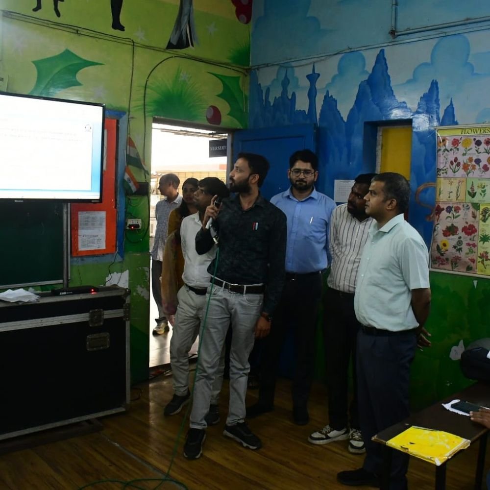 प्रयागराज में जनगणना कर्मियों को प्रशिक्षण दिया गया:16 नवंबर से स्व-गणना शुरू होगी; डीएम मनीष कुमार वर्मा ने व्यवस्थाएं देखीं