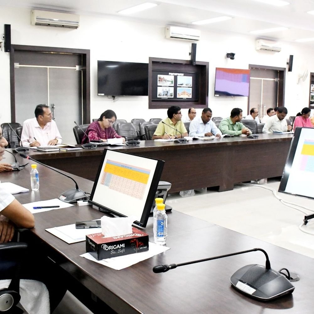 प्रयागराज कमिश्नर ने ईओ को सफाई, पेयजल सुधारने को कहा:सभी नगर निकायों को 2 अक्टूबर तक गंदगी वाले स्थानों की रिपोर्ट देनी होगी