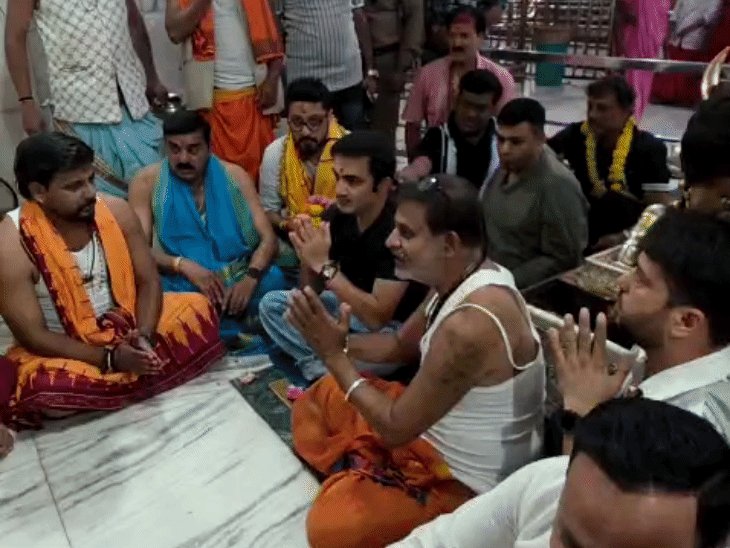 भारत-वेस्टइंडीज मैच से पहले महाकाल पहुंचे कोच गंभीर:उज्जैन में सितांशु कोटक के साथ किए बाबा के दर्शन; बोले- देश और टीम पर बनी रहे कृपा