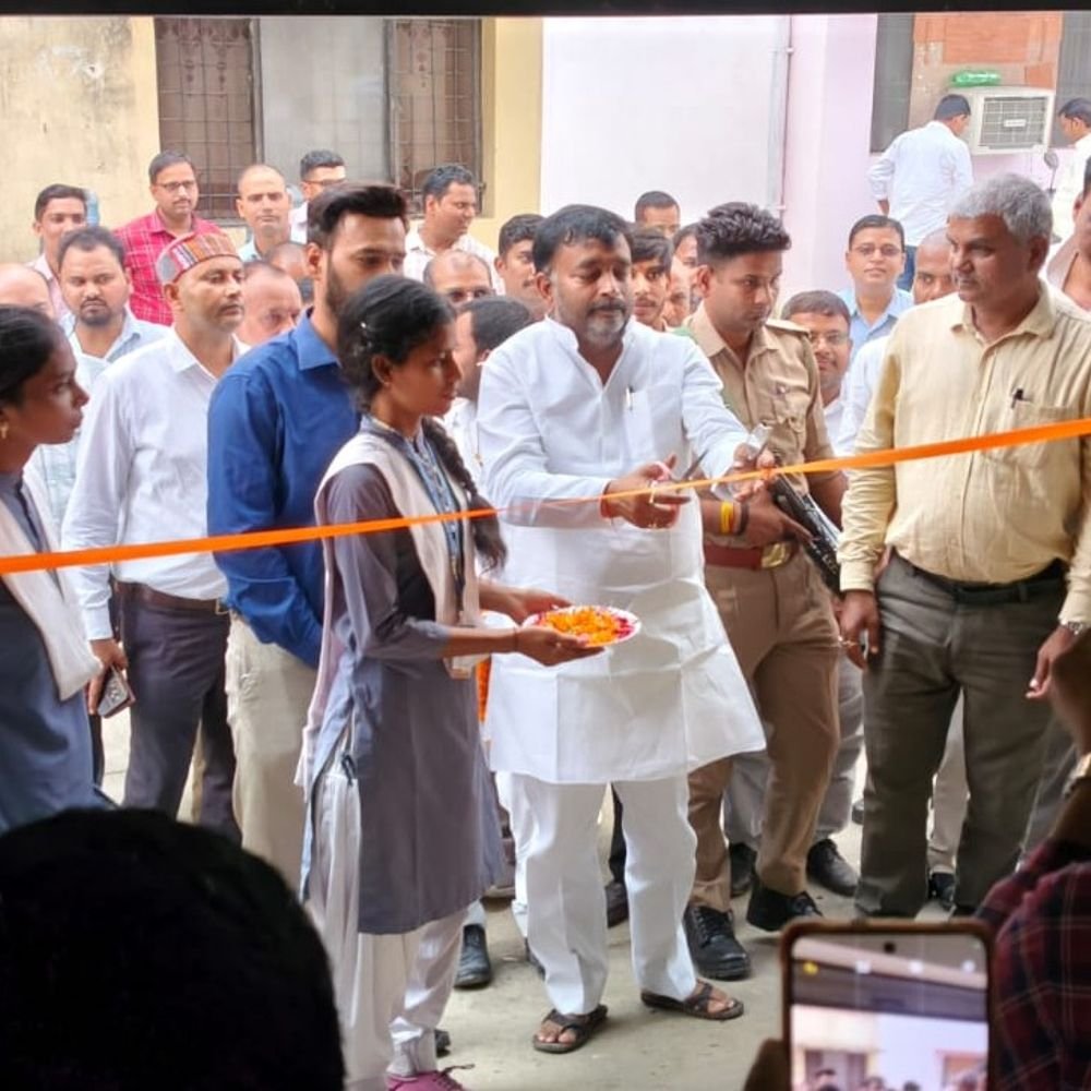 कुशीनगर में चित्रकला, निबंध और भाषण प्रतियोगिता के विजेता सम्मानित:आईटीआई परिसर में उद्यमी सेल का भी शुभारंभ, युवाओं को मिलेगा मार्गदर्शन