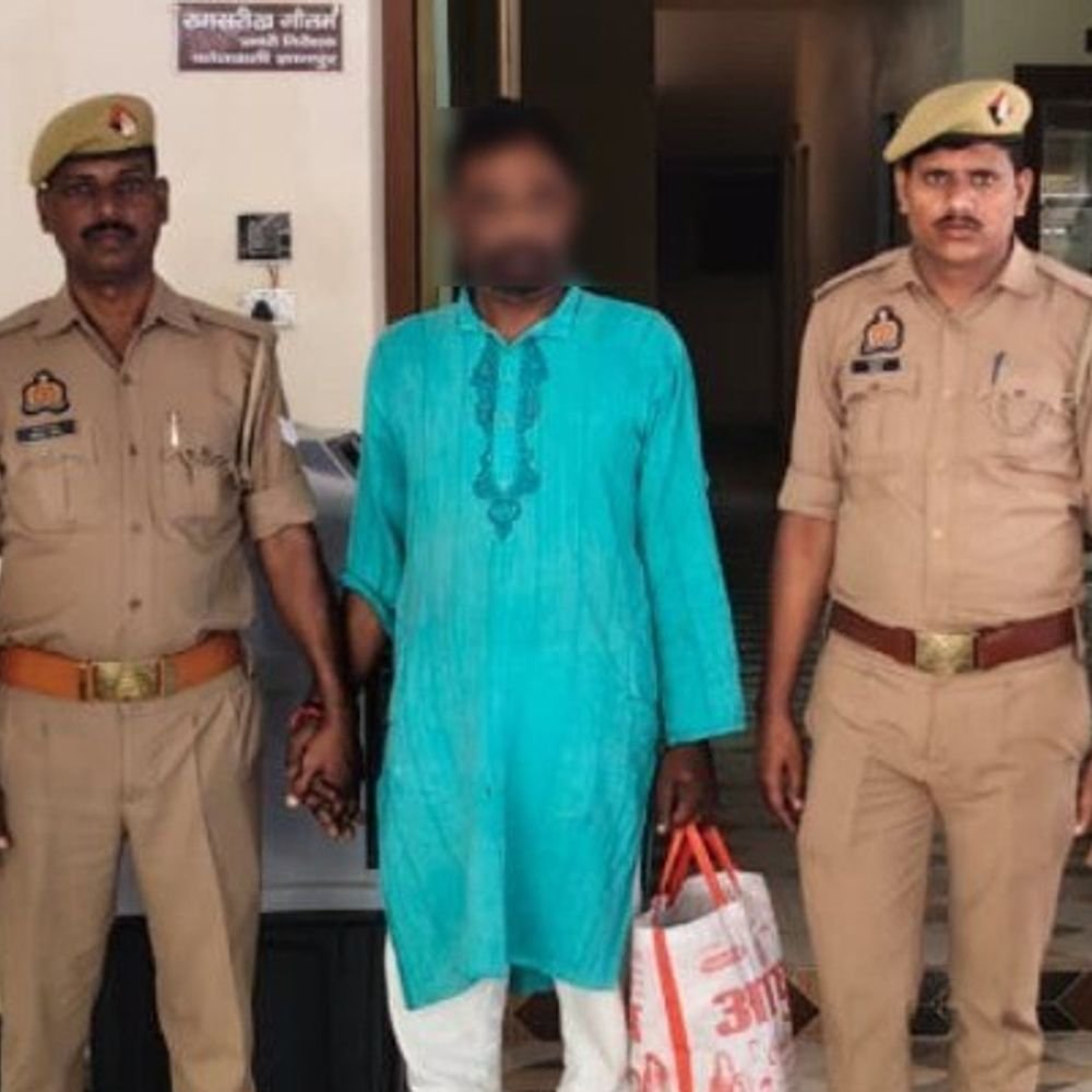 ज्ञानपुर पुलिस ने 10 किलो गांजा के साथ तस्कर पकड़ा:भदोही में अंतरराज्यीय तस्कर अख्तर उर्फ पप्पू गिरफ्तार, 32 मामले दर्ज