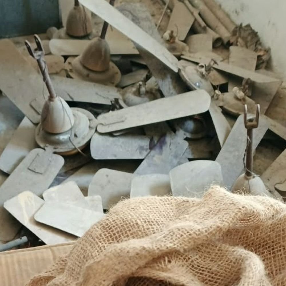 पीएम श्री स्कूल में निरीक्षण के दौरान मिलीं कई अनियमितताएं:हस्तिनापुर के राजकीय इंटर कॉलेज में गंदगी, वित्तीय गड़बड़ी और स्टाफ नदारद