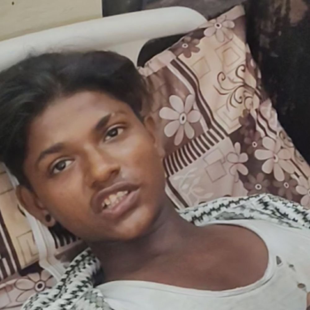 विद्युत हाईटेंशन लाइन की चपेट में आए बुजुर्ग और किशोर:सामान लदवाते समय हुआ हादसा, एक की हालत गंभीर