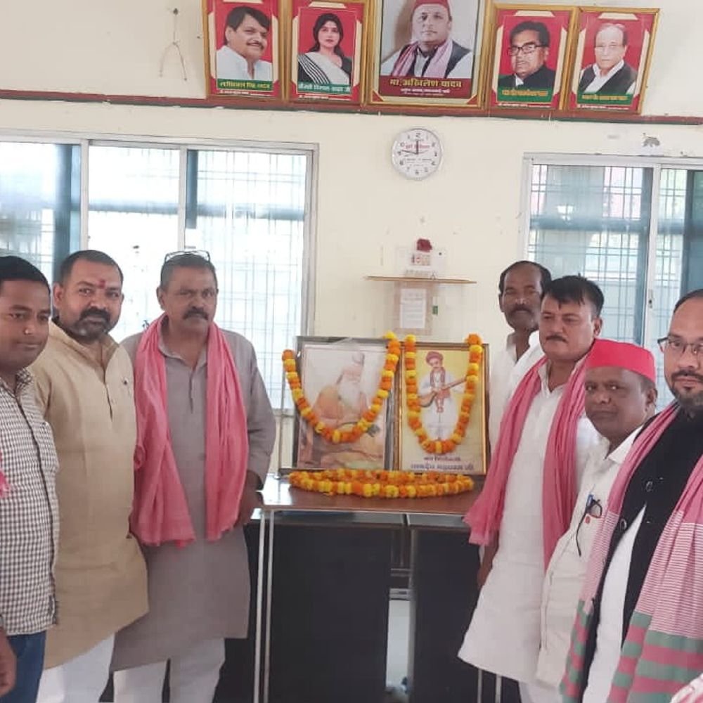 सपा जिलाध्यक्ष बोले- वाल्मीकि ने सत्य- प्रेम का मार्ग दिखाया:संत नामदेव जयंती भी मनी, उनके आदर्शों पर चलने का संकल्प लिया
