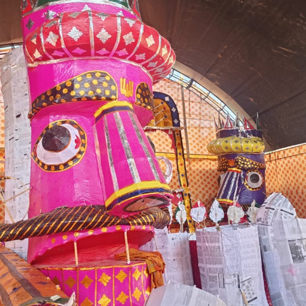 आगरा में 120 फीट का रावण करेगा अट्‌टहास,:तीर लगते ही आंखों से निकलेगी चिंगारी, दो घंटे होगा आतिशबाजी का मुकाबला