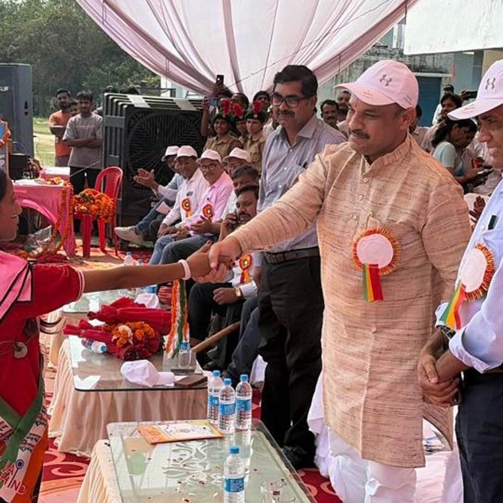 सांसद आनंद गोंड ने 75वीं युवाक्रीड़ा प्रतियोगिता का किया शुभारंभ:इंदिरा गांधी स्टेडियम में हुआ आयोजन, छात्रों ने खेलकूद और सांस्कृतिक गतिविधियों में दिखाई प्रतिभा