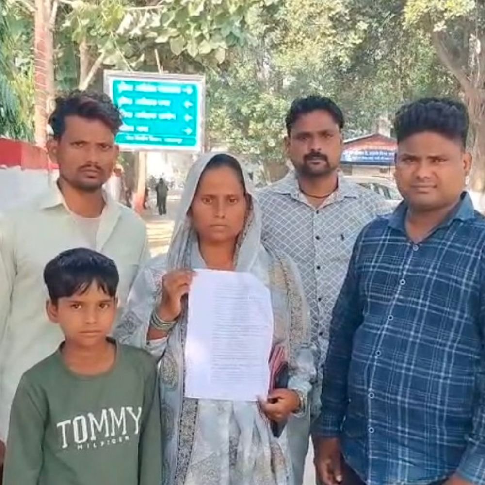 सहारनपुर में विधवा से मारपीट-जेठ पर मकान कब्जाने का आरोप:5 बच्चों संग बेघर होने की आशंका, SSP से मदद मांगी
