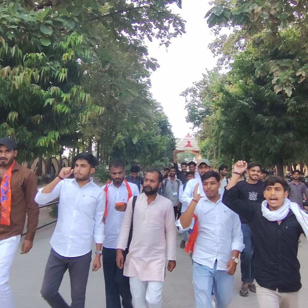 ABVP कार्यकर्ताओं ने लगाया ‘अराजकता हटाओ, देश बचाओ’ का नारा:चित्रकूट में प्रदर्शन कर राष्ट्र की एकता, अखंडता और सामाजिक सद्भाव बनाए रखने का आह्वान