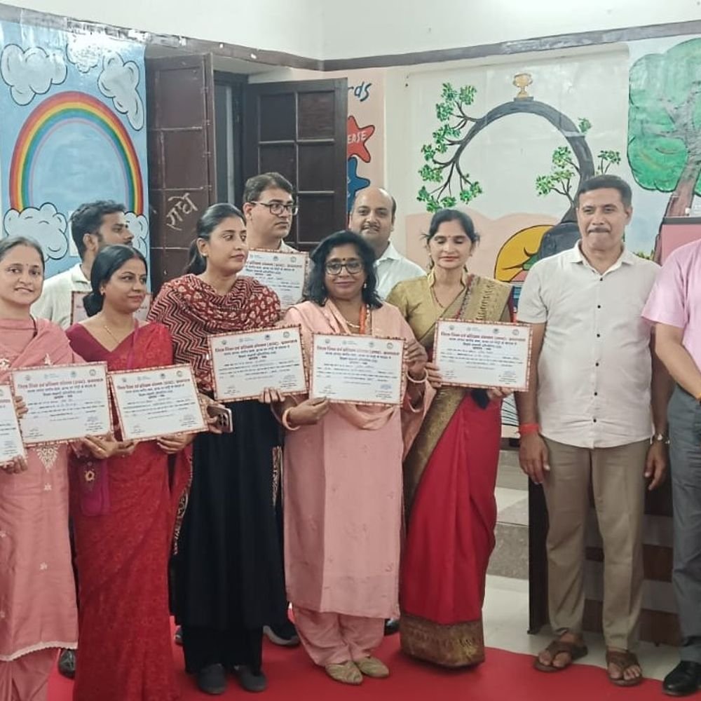 प्रयागराज के 72 प्रधानाचार्यों को मिला 'दक्ष' प्रशिक्षण:स्कूल संचालन और छात्रों के मानसिक स्वास्थ्य पर दी गई जानकारी