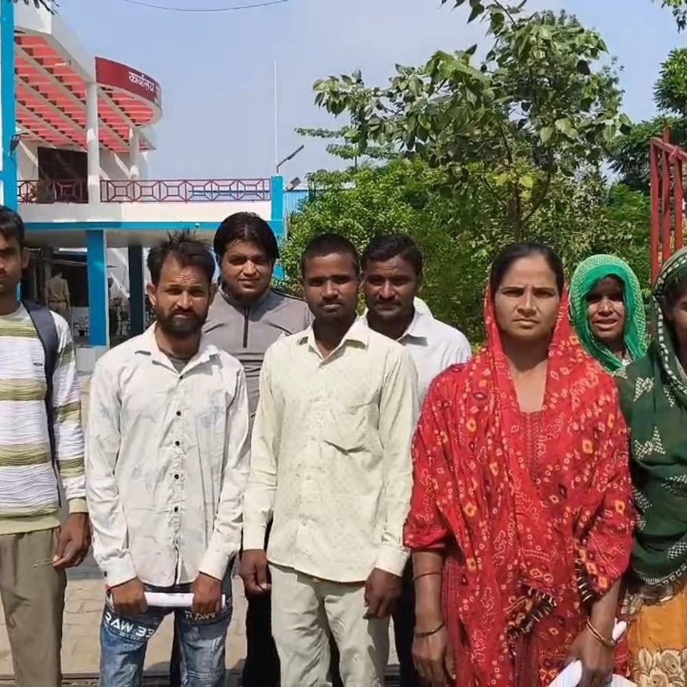 अमरोहा में बीमा क्लेम के 1-लाख रुपए हड़पने का आरोप:चाची के नाम पर सिम और दस्तावेजों के दुरुपयोग की एसपी से शिकायत