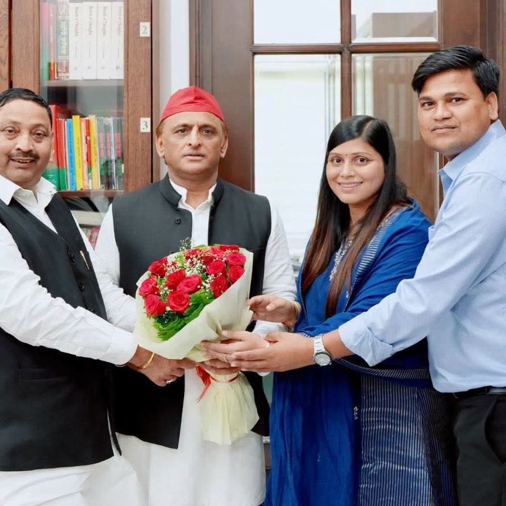 धर्मेंद्र कश्यप की अखिलेश यादव से मुलाकात:बदायूं की सियासत में हलचल, दातागंज और शेखूपुर के समीकरणों पर असर