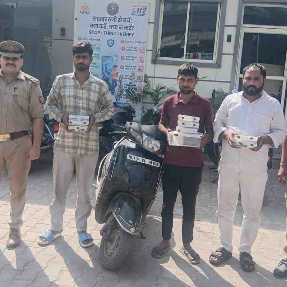 गाजियाबाद में मोबाइल चोरी करने वाले 3 आरोपी गिरफ्तार:चोरी की स्कूटी और 9 मोबाइल बरामद, दिल्ली में भी मुकदमा दर्ज