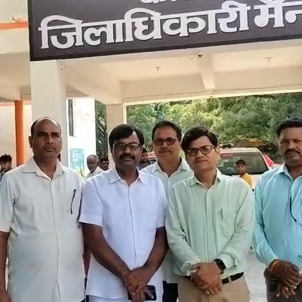 मैनपुरी के 30% स्कूलों में अभी भी विकास रूका:शिक्षक संघ ने डीएम को पत्र देकर टायलीकरण और किचिन शेड का काम शुरू कराने की मांग की