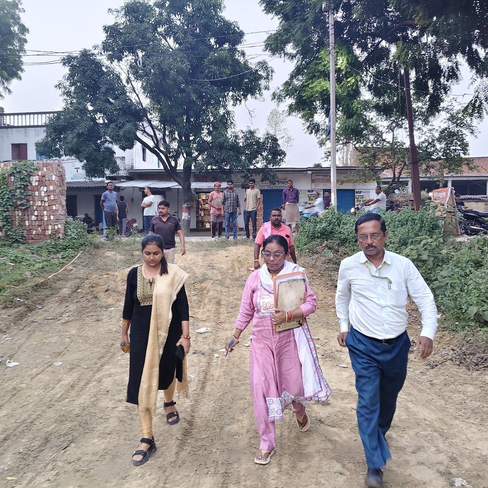 जलालपुर में 72 हजार 900 लीटर एक्सपायरी एनर्जी ड्रिंक जब्त:उत्तराखंड से आई 8100 पेटी, नष्ट करने की प्रक्रिया शुरू, एडीएम कोर्ट में केस दर्ज