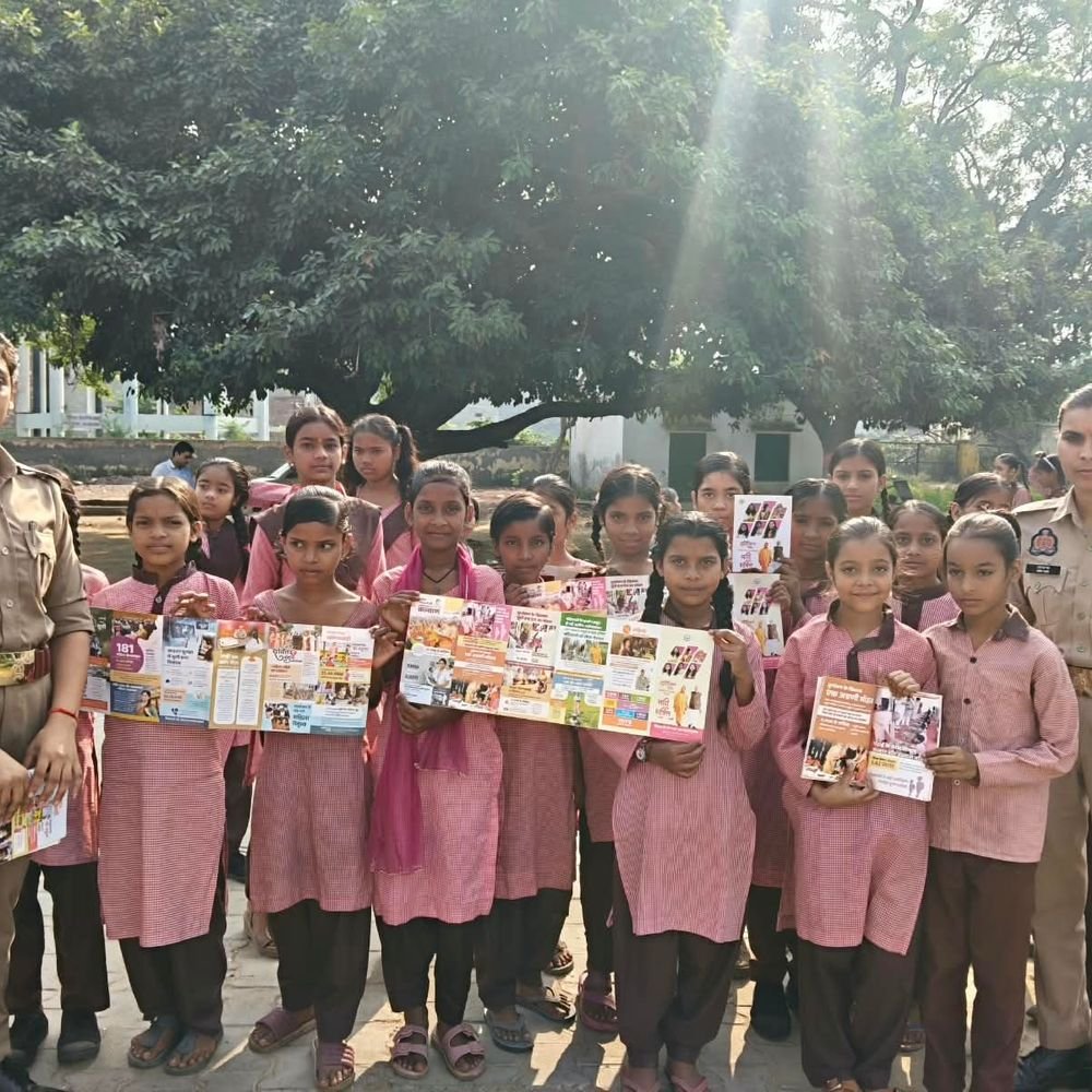 गुलावठी में मिशन शक्ति अभियान आयोजित:गांवों स्कूलों में जागरूकता कार्यक्रम, महिलाओं को सिखाए सुरक्षा अधिकार