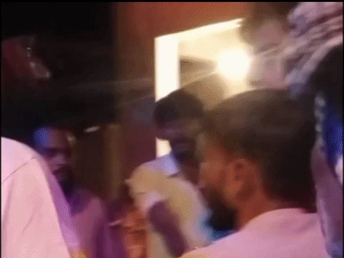 जालौन में जुआ खेलने के दौरान दो पक्षों में मारपीट:लाइसेंसी पिस्टल से फायरिंग का आरोप, युवक झांसी रेफर; 6 पर FIR, दो हिरासत में