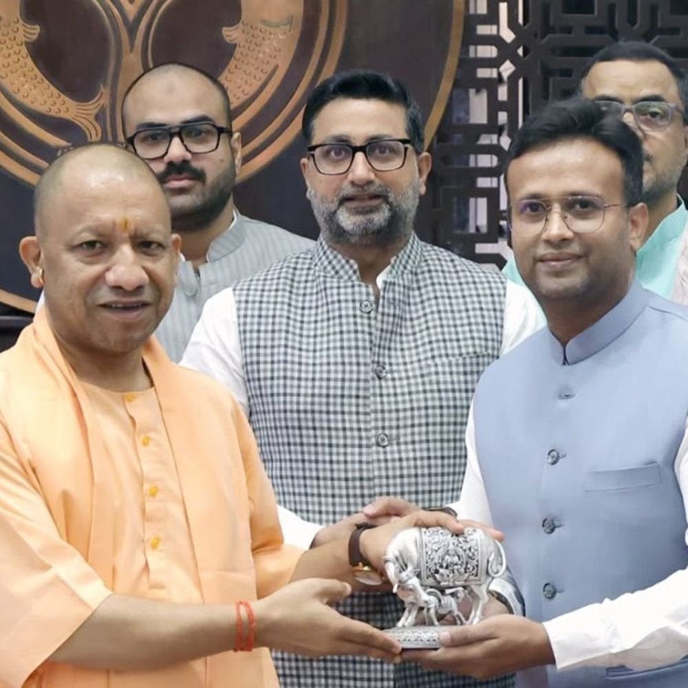 कामरान खान ने सीएम योगी से मुलाकात की:हज-2027 की तैयारियों और बुलंदशहर के विकास पर चर्चा हुई