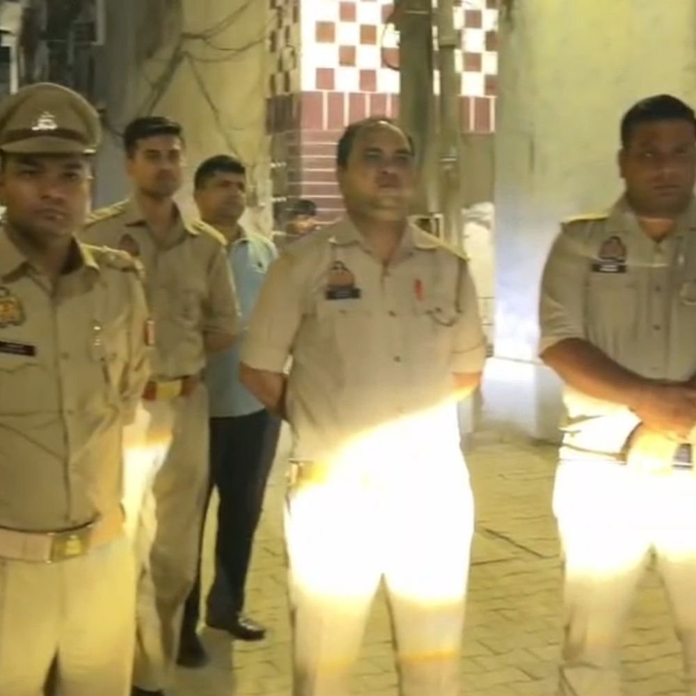 दिल्ली जा रहे AAP नेता फैसल को पुलिस ने रोका:रामपुर से जंतर-मंतर पर CEC के खिलाफ प्रदर्शन में शामिल होने जा रहे थे