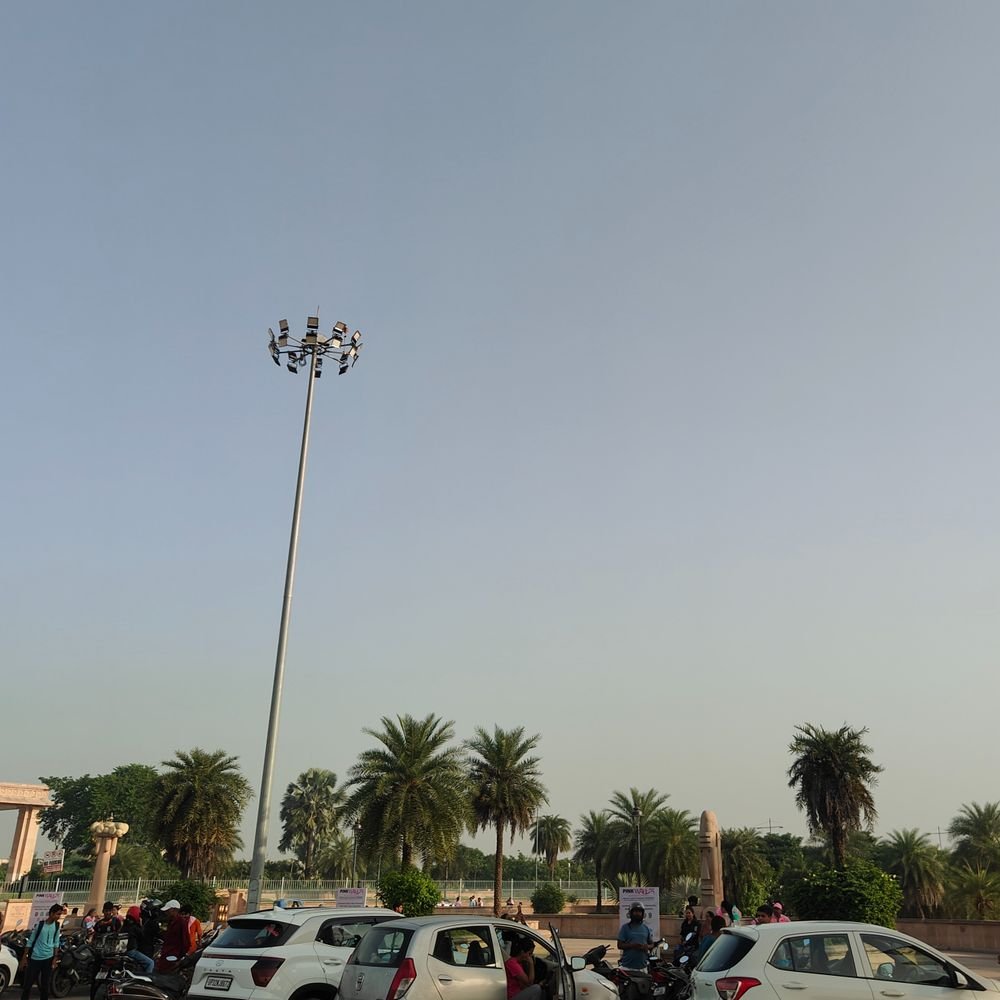 लखनऊ में सुबह से मौसम साफ:धूप के साथ चल रही ठंडी हवा , दिसंबर तक सामान्य से ज्यादा रहेगा तापमान