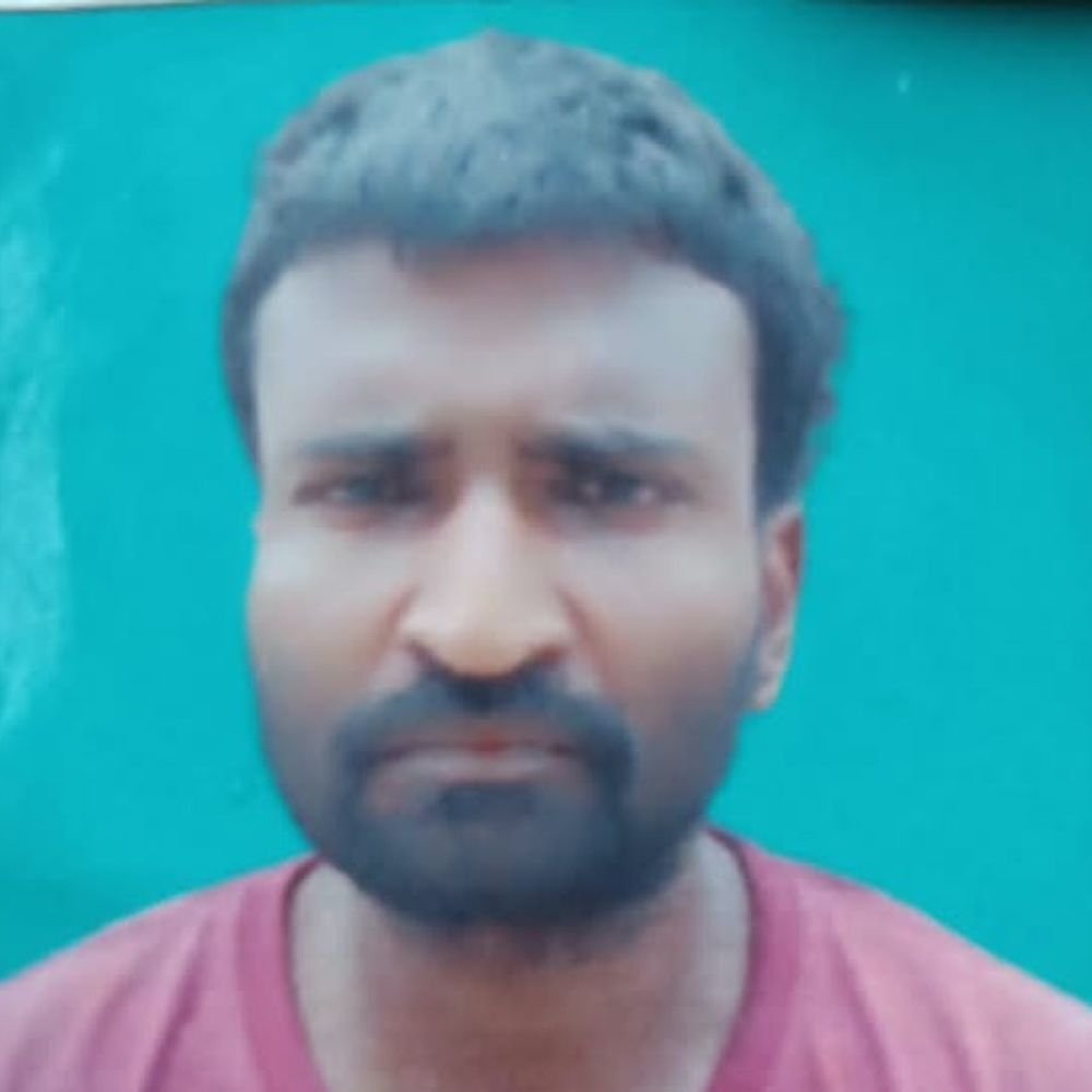 शौच के लिए निकले मजदूर की ट्रेन से कटकर मौत:देवरिया में 40 साल के अवधेश गुप्ता की जान गई, दो बेटों के सामने रोजी-रोटी का संकट