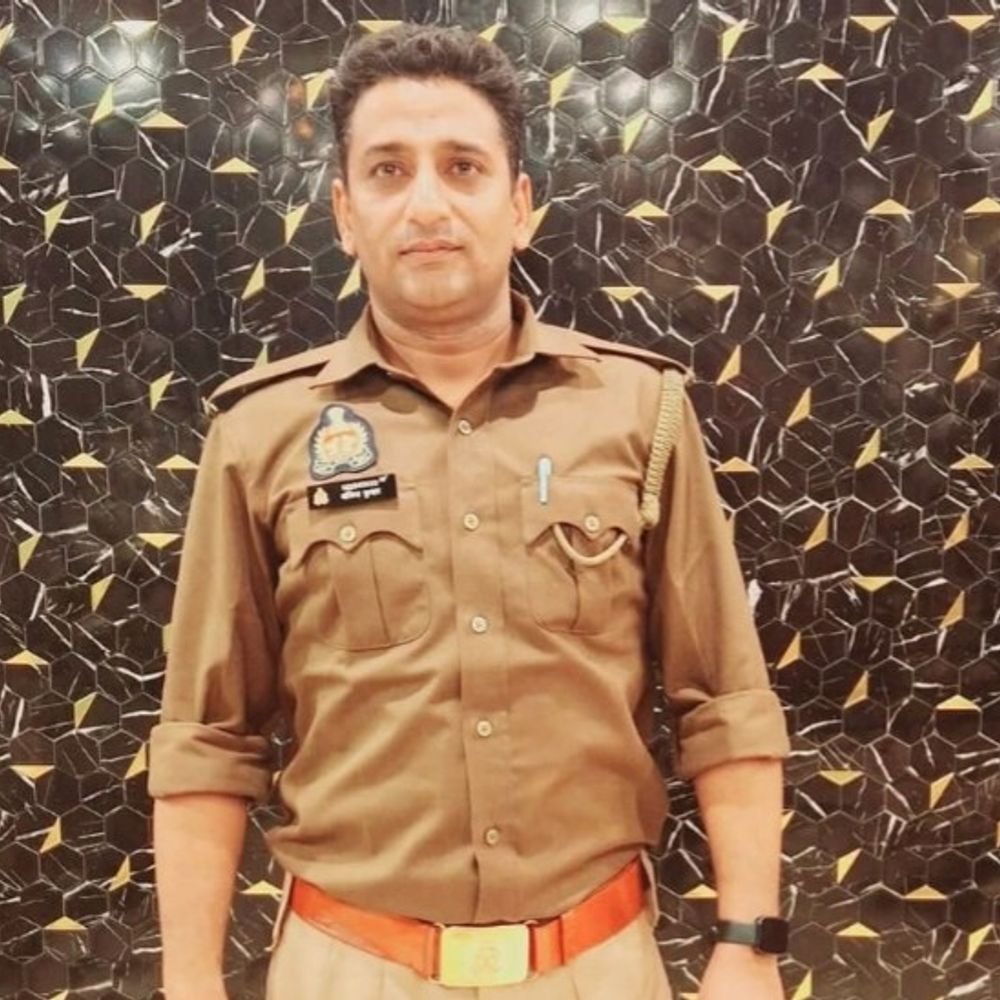 शाहजहांपुर में कार दीवार से टकराई, कांस्टेबल की मौत:सरकारी काम से जा रहे थे, जन्मदिन के दिन हुआ हादसा