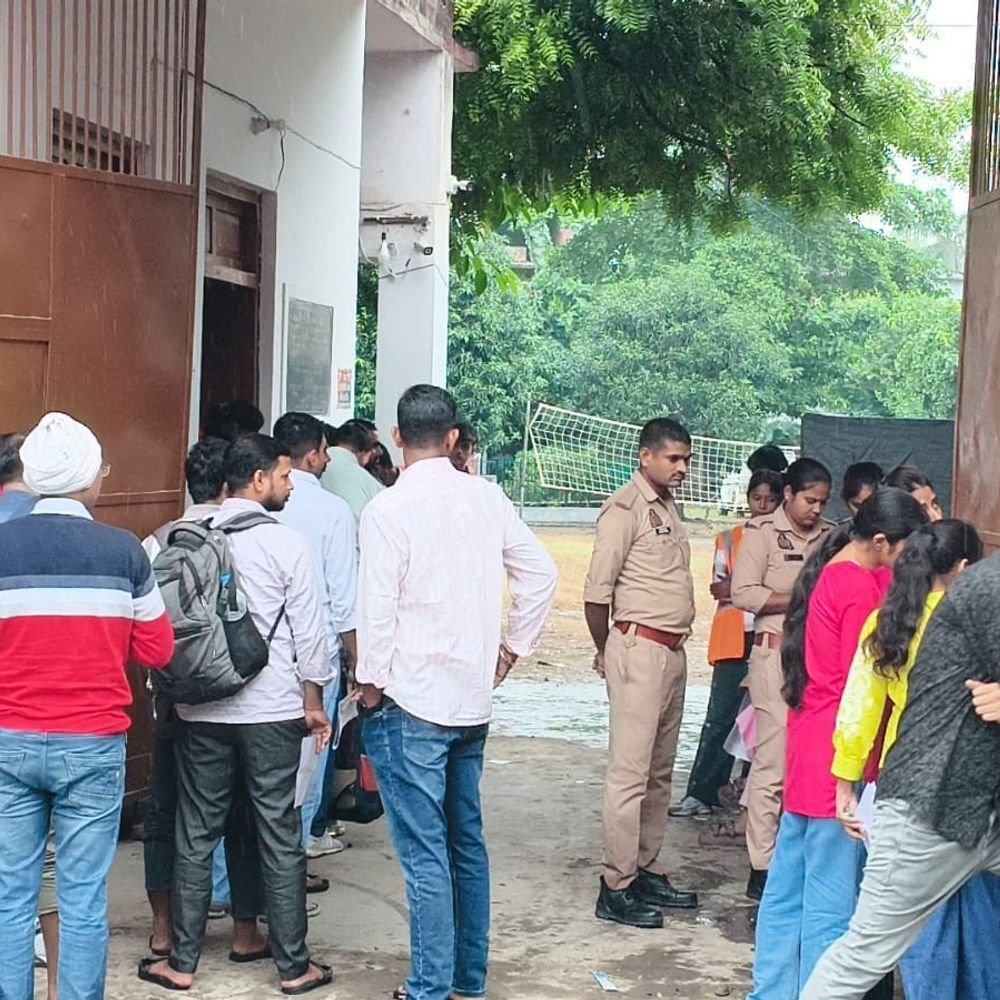 रायबरेली में बारिश के बीच PET परीक्षा:19,488 अभ्यर्थी होंगे शामिल, केंद्रों तक पहुंचने में परेशानी