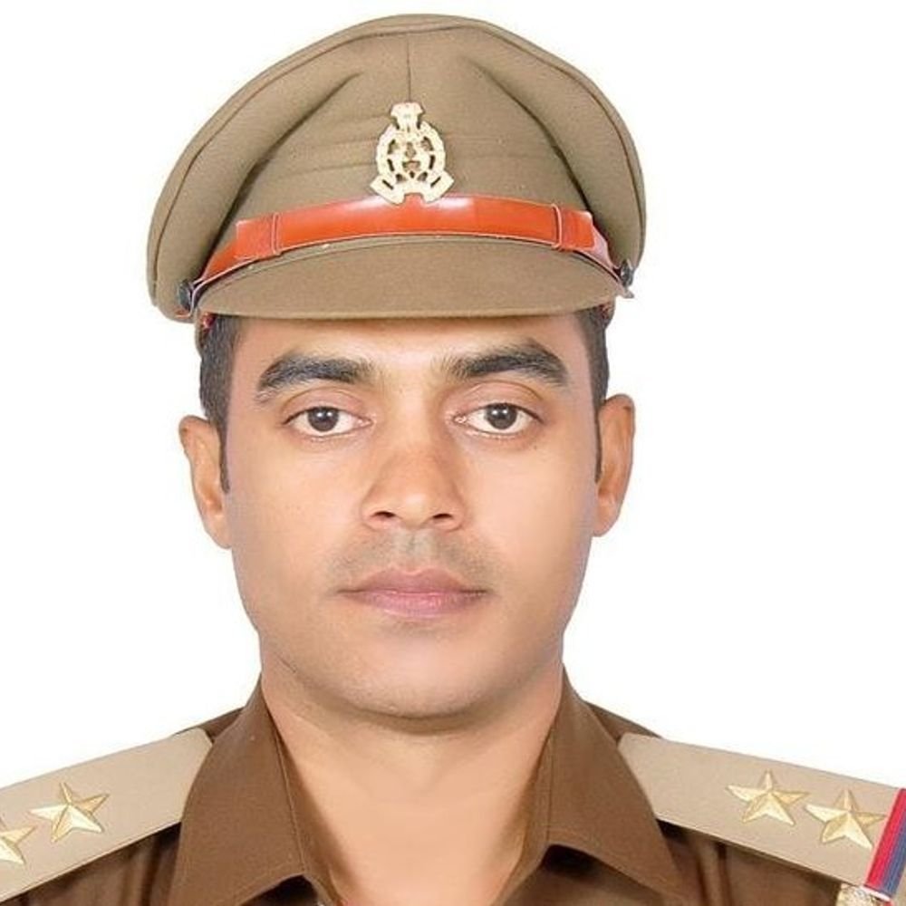 निलंबित SI का भभुआ चौकी प्रभारी बनाया जाना निरस्त:एसपी ने भेजा पुलिस लाइन, नवाबगंज में तैनात गौरव सिंह को मिली जिम्मेदारी