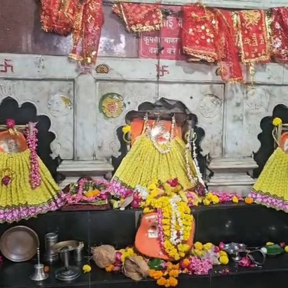 कंकाली देवी मंदिर में दर्शन को भीड़:शारदीय नवरात्रि के पहले दिन मां शैलपुत्री की पूजा, सुख-समृद्धि की कामना