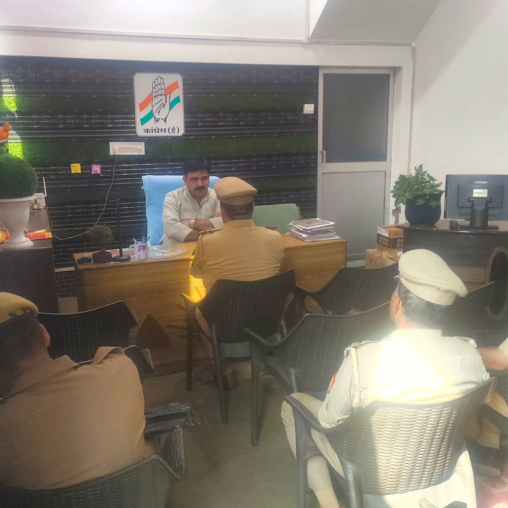 दिबियापुर में कांग्रेस महासचिव अंशु तिवारी नजरबंद:दिल्ली आंदोलन में शामिल होने की तैयारी कर रहे थे, किसान नेता भी नजरबंद