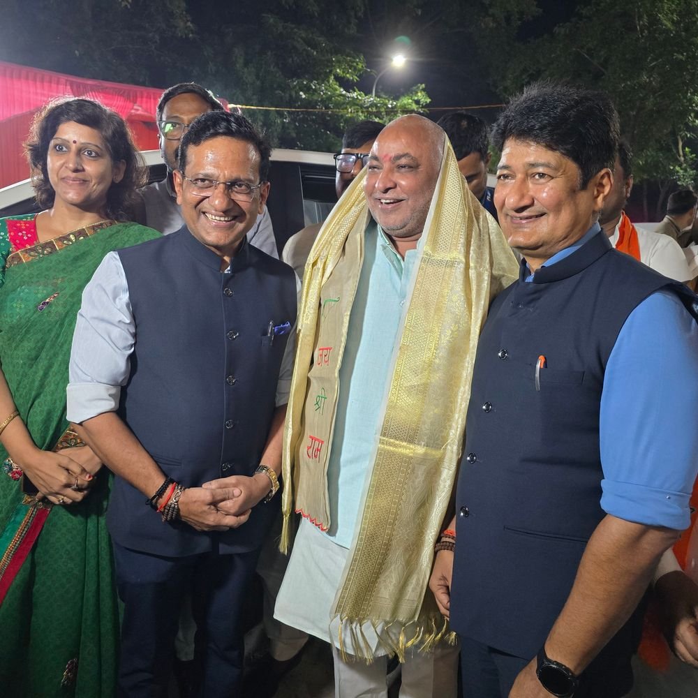मऊ में प्रभारी मंत्री दयाशंकर सिंह ने ली सीपीआर ट्रेनिंग:शारदा नारायण हॉस्पिटल ने शुरू किया स्वास्थ्य सुरक्षा अभियान, प्रदेशभर में फैलेगा
