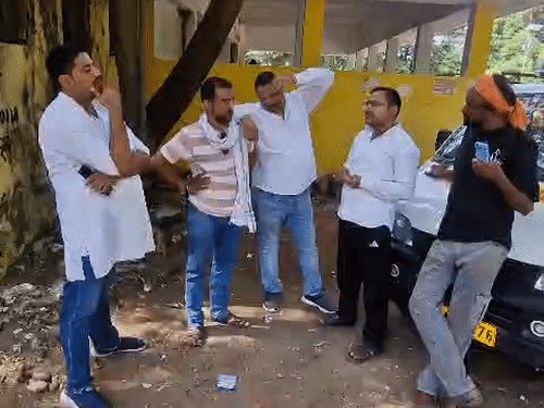 झांसी में महिला ने सुसाइड किया:पति के काम पर जाने के बाद जहर खाया, 2 दिन बाद इलाज के दौरान मौत