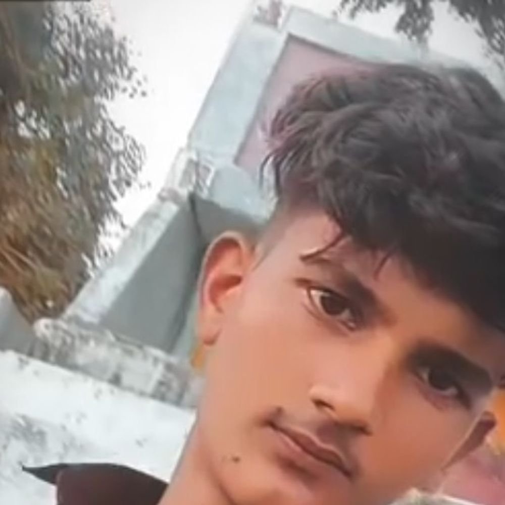 फर्रुखाबाद में ट्रैक्टर की टक्कर से युवक की मौत:2 अन्य गंभीर घायल, बिना नंबर प्लेट का ट्रैक्टर जब्त; चालक पर FIR