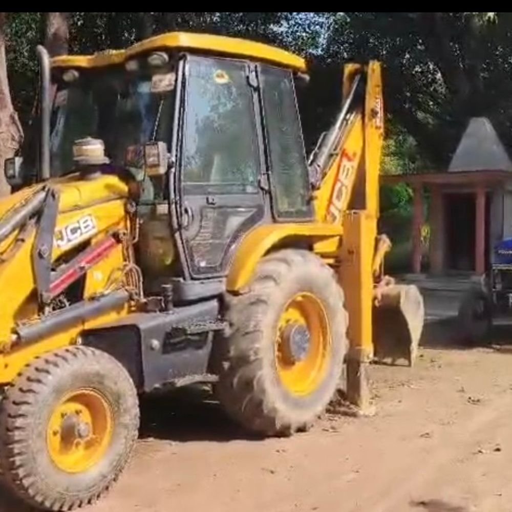 सिरैचा में अवैध खनन करते पकड़े गए 4 वाहन सीज:एक जेसीबी और तीन ट्रैक्टर-ट्रॉली जब्त, खनन विभाग-पुलिस ने की कार्रवाई