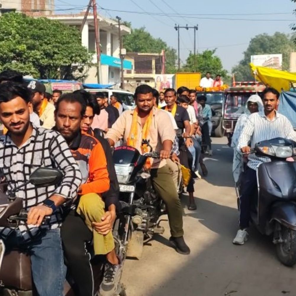 हाथरस में भगवान वाल्मीकि जयंती पर कार्यक्रम:शहर में निकली प्रभात फेरी, सरकारी विभागों ने भी किया आयोजन