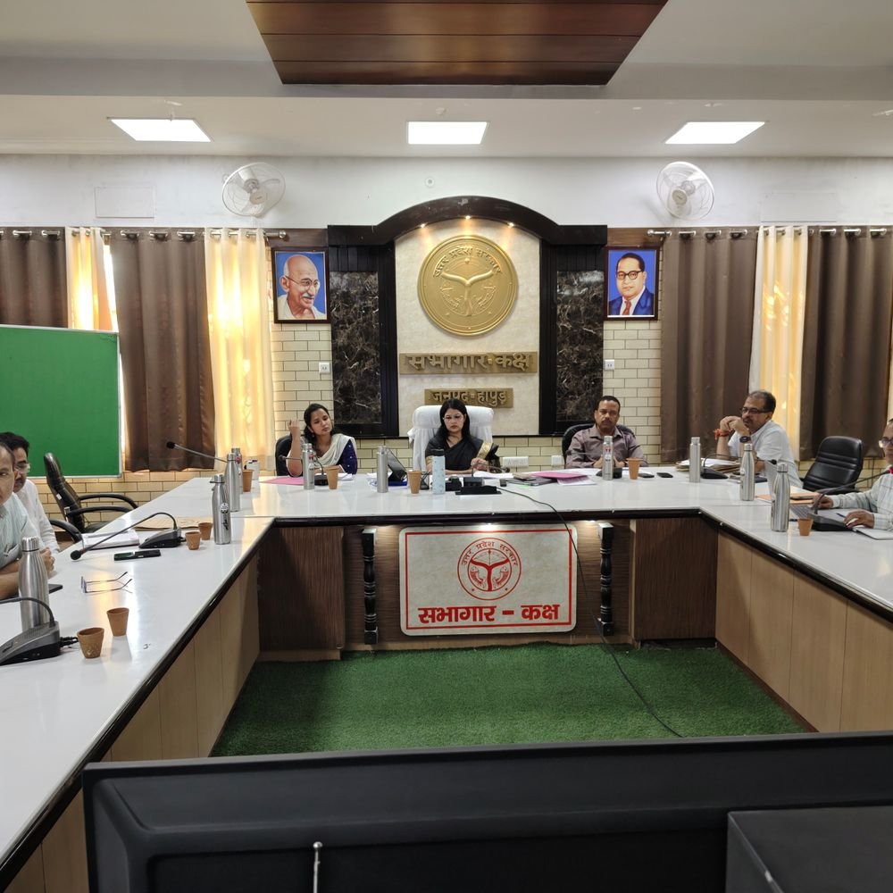 गो आश्रय स्थलों में सालभर हरा चारा और नियमित जांच:डीएम ने दिए निर्देश, किसानों से अनुबंध कर होगी चारे की व्यवस्था
